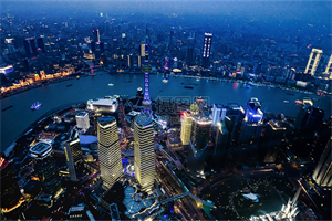 How do the people of Shanghai protect themselves against the severe dengue fever epidemic？